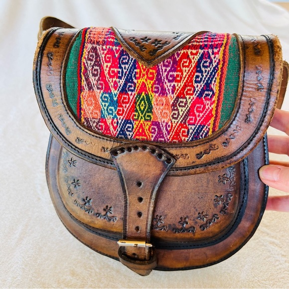 VINTAGE HAND TOOLED LEATHER HANDMADE EMBROIDERED STURDY CROSSBODY SADDLE BAG EUC - Picture 4 of 10